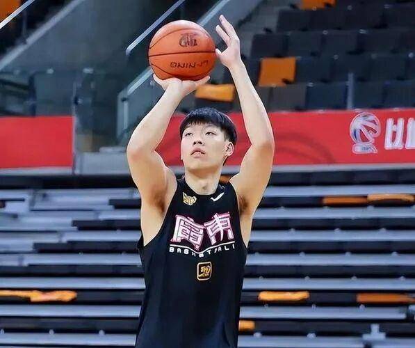 CBA季后赛今晚再迎强敌,广州队强势反弹,主帅态度——赛场秩序良好,资深球员宣示担当的简单介绍 CBA季后赛今晚再迎强敌,广州队强势反弹,主帅态度——赛场秩序良好,资深球员宣示担当的简单介绍