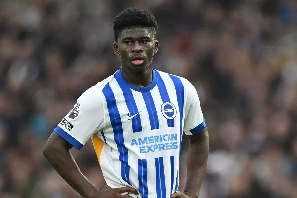 布莱顿发布备战花絮，赛后官宣签约，欧联任务艰巨，更衣室氛围转暖(曼联官宣冬窗离队第13人)